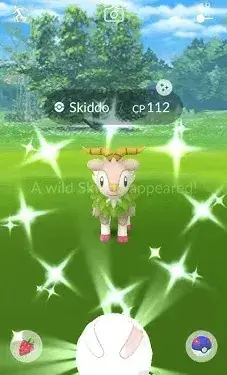 chytit divokého lesklého Skiddo Pokemon Go