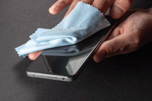clean the dust from iphone screen with white spot