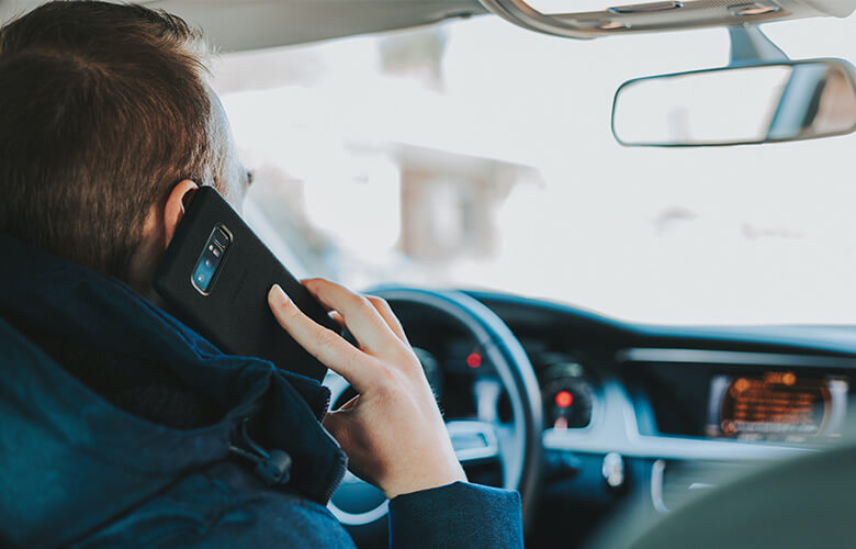 Apple CarPlay, MirrorLink, Android Auto : quelles solutions pour connecter  son smartphone à sa voiture ? - Blog Reezocar