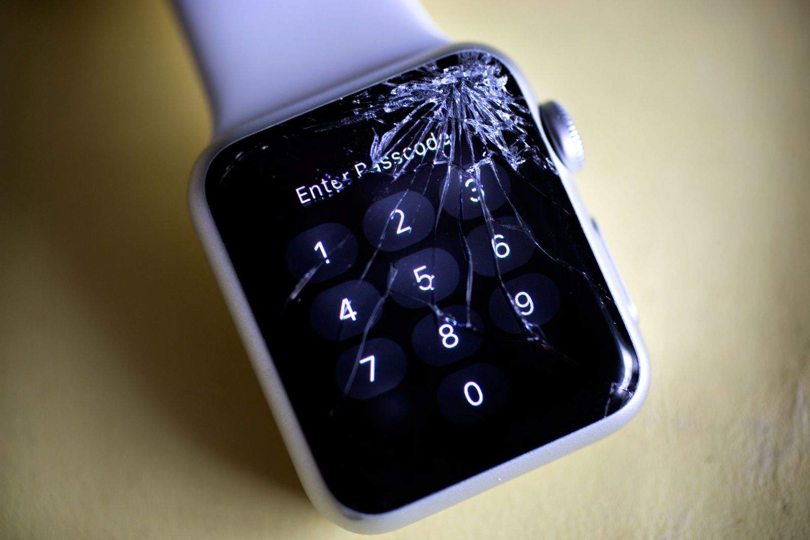 apple watch with cracked screen