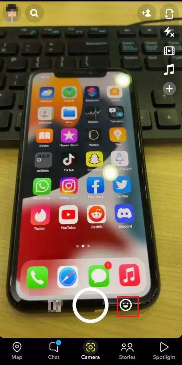 choose smile icon on snapchat