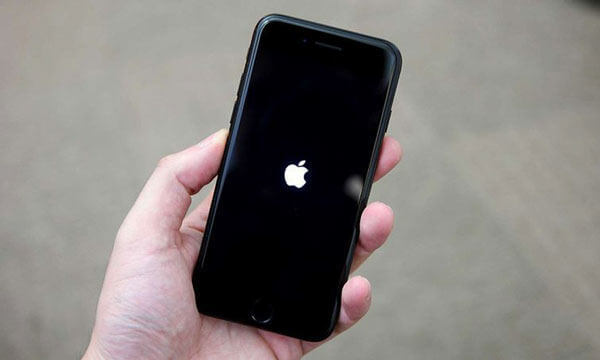 Hur fixar man en iPhone vars äpple fortsätter att blinka?